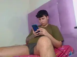 Cam4 Live Sex Cam of bruce_max
