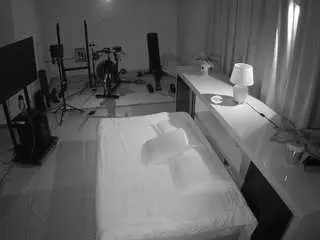 voyeurcam-jb-office-1
