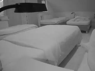 voyeurcam-julmodels-bed-2