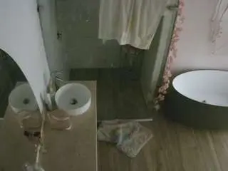voyeurcam-casa-salsa-bathroom-6