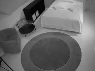voyeurcam-julmodels-whitebed-1