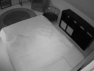 voyeurcam-julmodels-whitebed-2