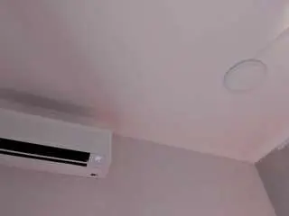 Camsoda Nude Webcam of hillary-collins