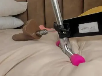 Chaturbate Nude Webcam of bella13_