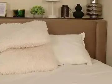 Chaturbate Live Sex Cam of ashleyvance