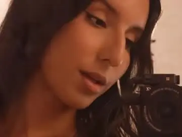 Chaturbate Live Sex of bella19__