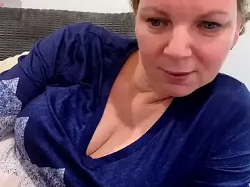 Stripchat Sex Cam of l4dyc4pricorn76