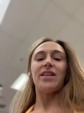 Stripchat Live Porn of lunagirl13