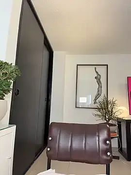 Stripchat Free Porn Cam of AmelieLaurent_