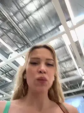 Girl_Mia