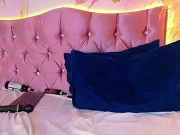 Stripchat Sex Cam of KARINAJTORRES